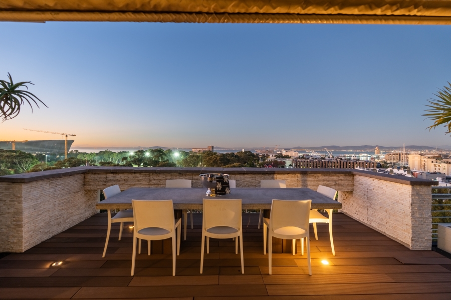 To Let 2 Bedroom Property for Rent in Green Point Western Cape
